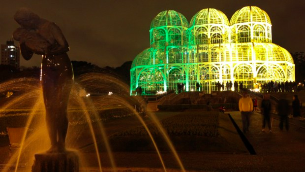 Tweet, vote and light up Brazilian World Cup 2014 host city, Curitiba with your favorite team colors