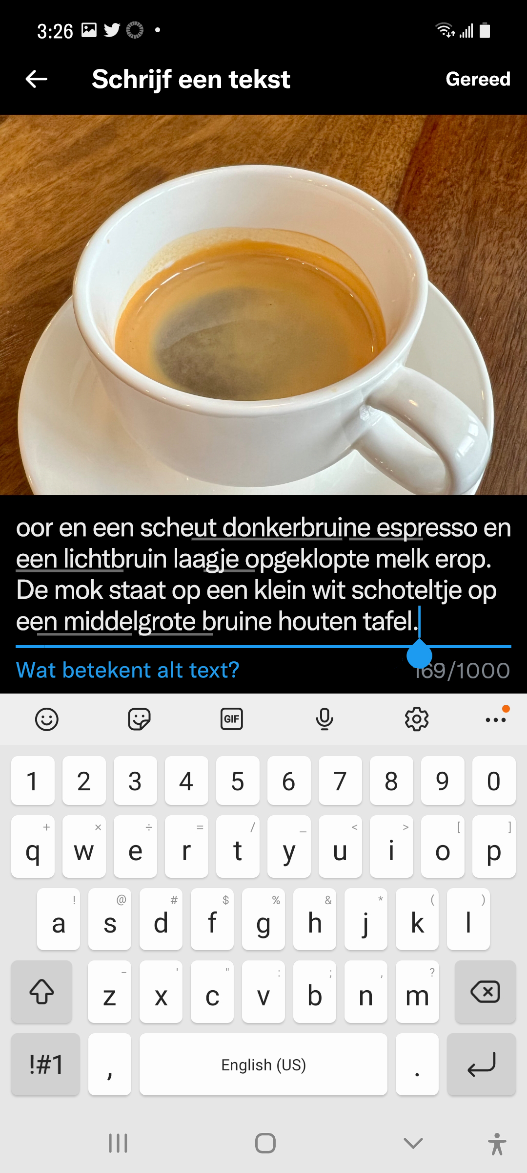 Screenshot van een scherm met een afbeeldingsbeschrijving, waarin een geüploade afbeelding van een kop espresso wordt getoond en een tekstvak met de afbeeldingsbeschrijving. De titel is 'Alternatieve tekst schrijven'.