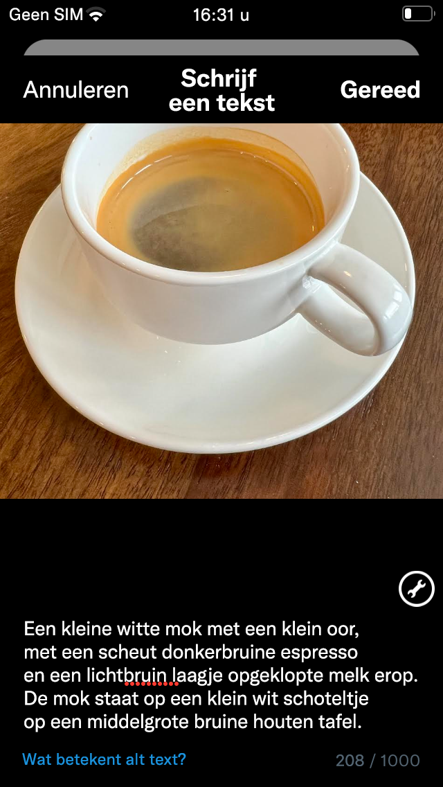 Screenshot van een scherm met een afbeeldingsbeschrijving, waarin een geüploade afbeelding van een kop espresso wordt getoond en een tekstvak met de afbeeldingsbeschrijving. De titel is 'Alternatieve tekst schrijven'.