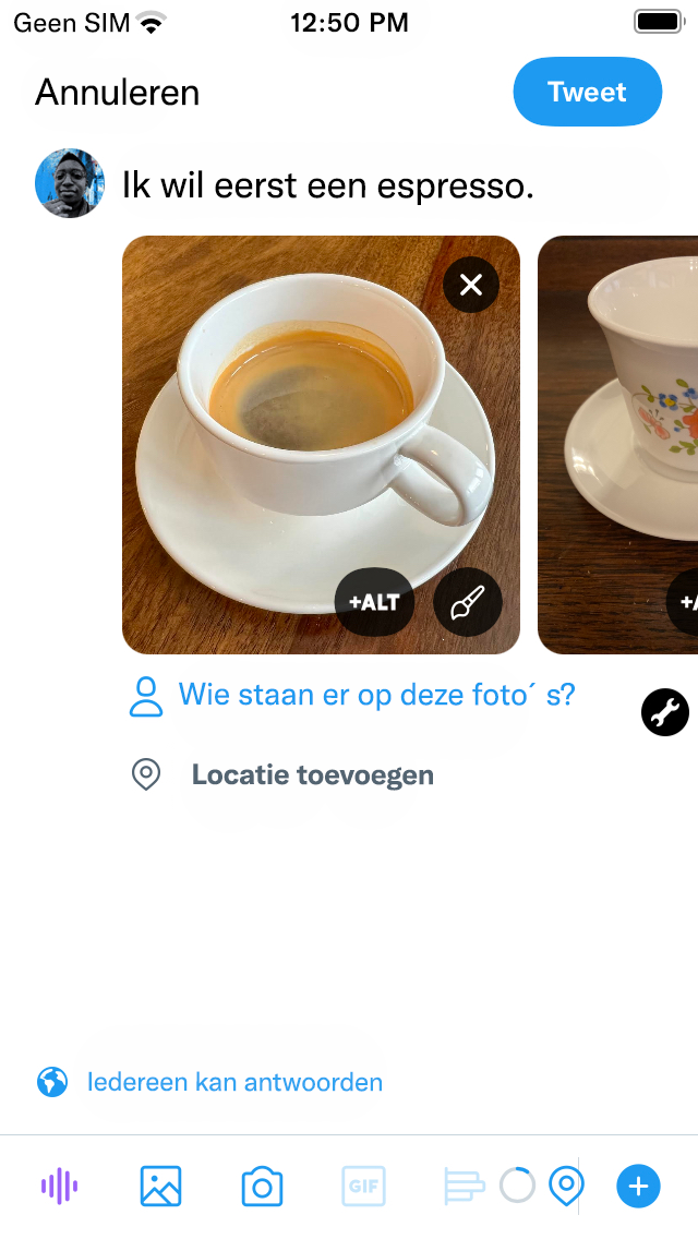 Screenshot van een concepttweet met de tekst 'Ochtendespresso die ik nodig heb'. Met twee geüploade afbeeldingen van een kop espresso en een klein, wit kopje met oranje en blauwe bloemen erop, beide op een schoteltje. De knop 'Afbeeldingsbeschrijving toevoegen' vind je onderaan de afbeeldingen.