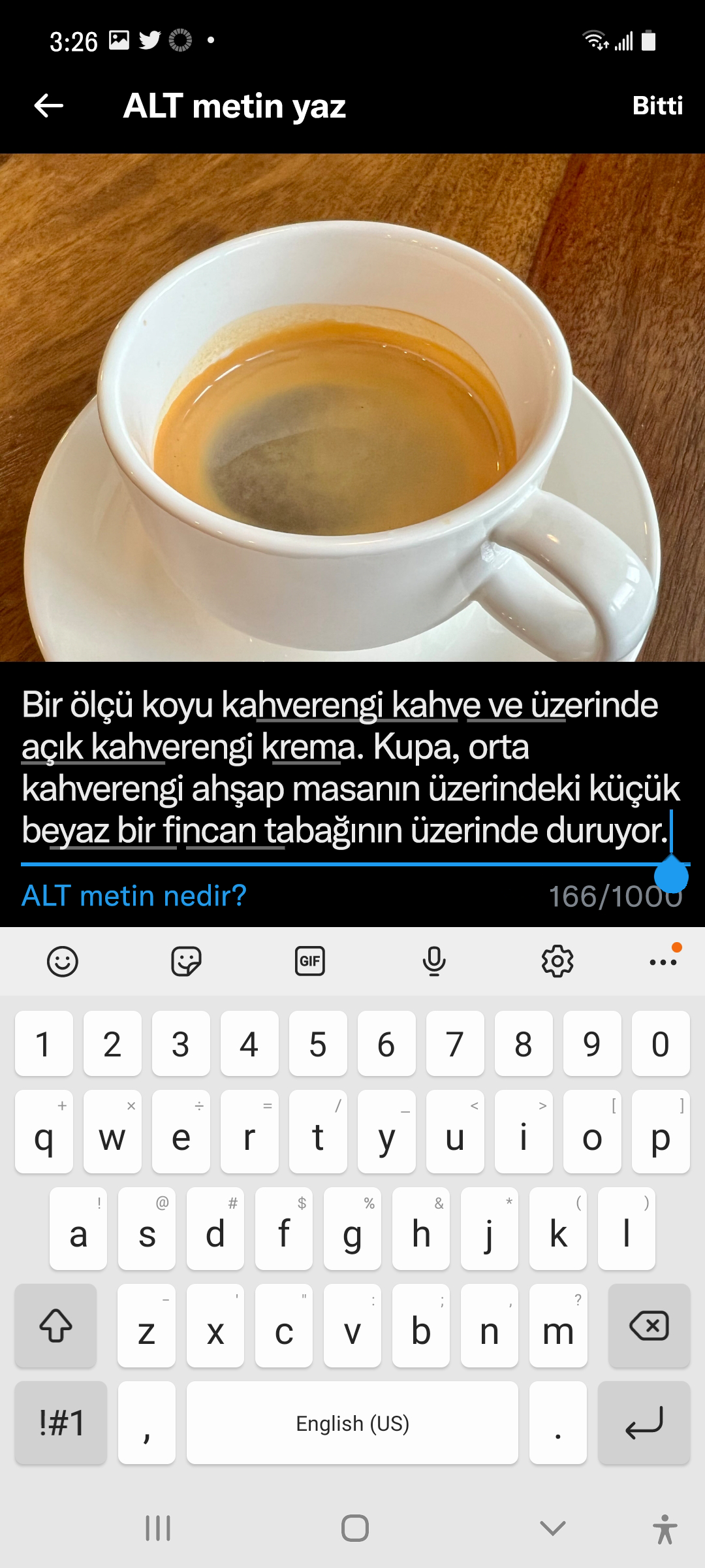Kahve kupasındaki kahvenin yüklenen resmini ve resim açıklamasını içeren metin kutusunu gösteren resim açıklaması ekranının ekran görüntüsü. Başlık "Alt metin yazın" şeklindedir.